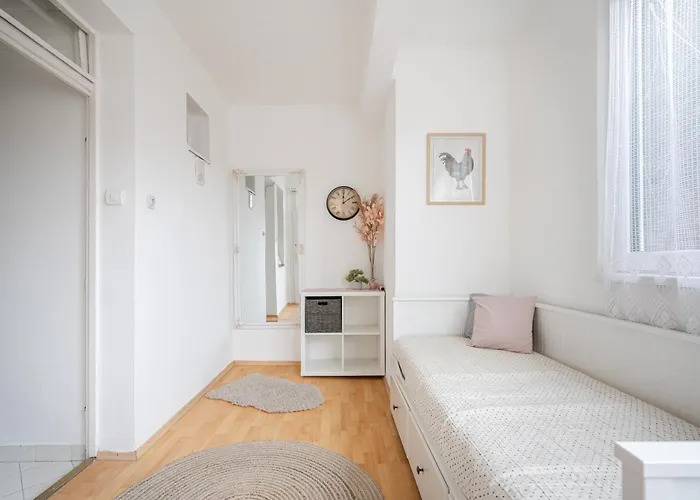 Broadway - Cozy *